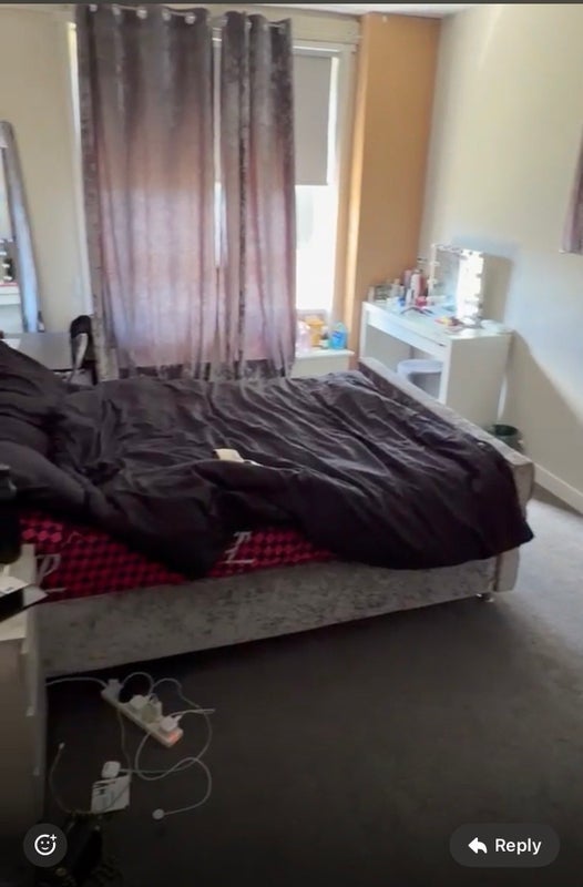 Room Dumbarton Road in Glasgow