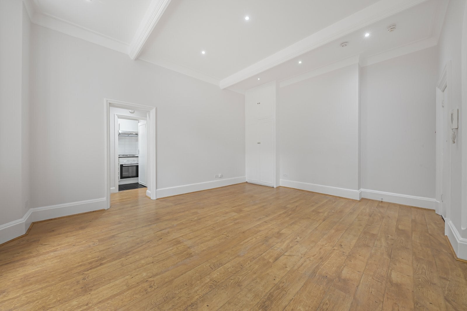 Flat Langland Gardens in Greater London