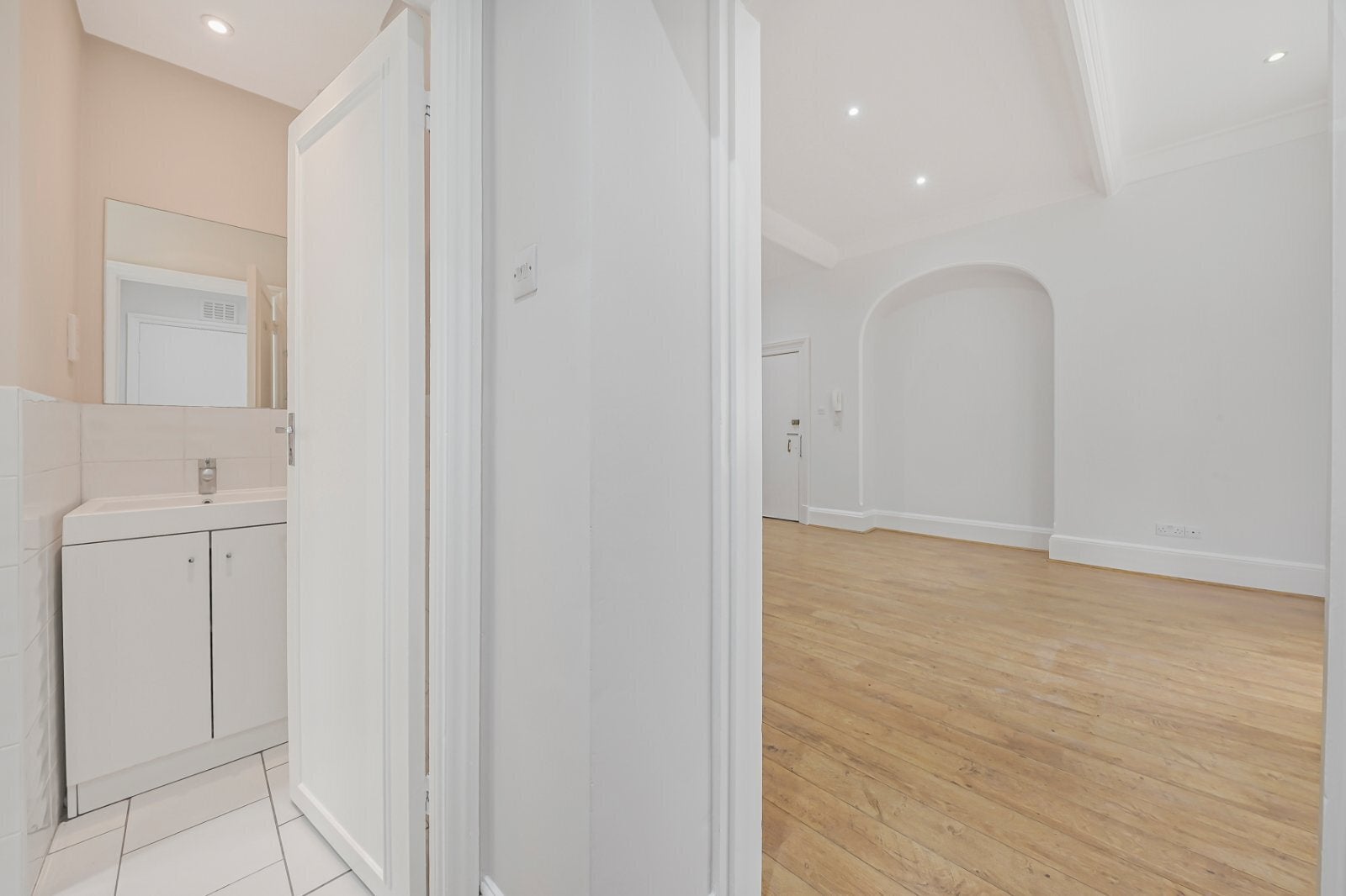 Flat Langland Gardens in Greater London