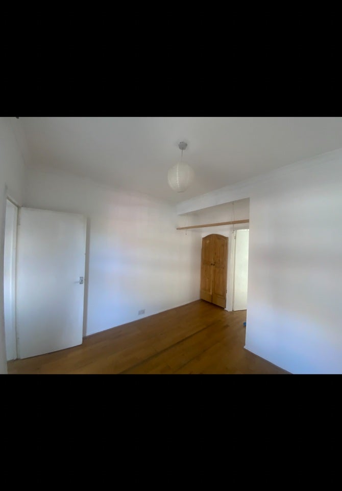 House Farrant Avenue in Greater London