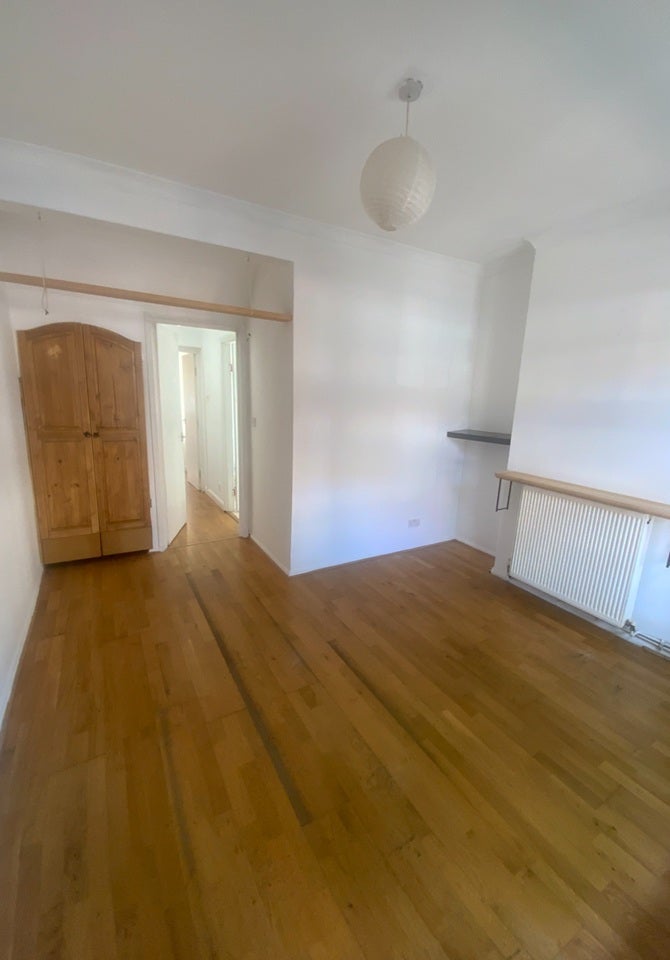 House Farrant Avenue in Greater London