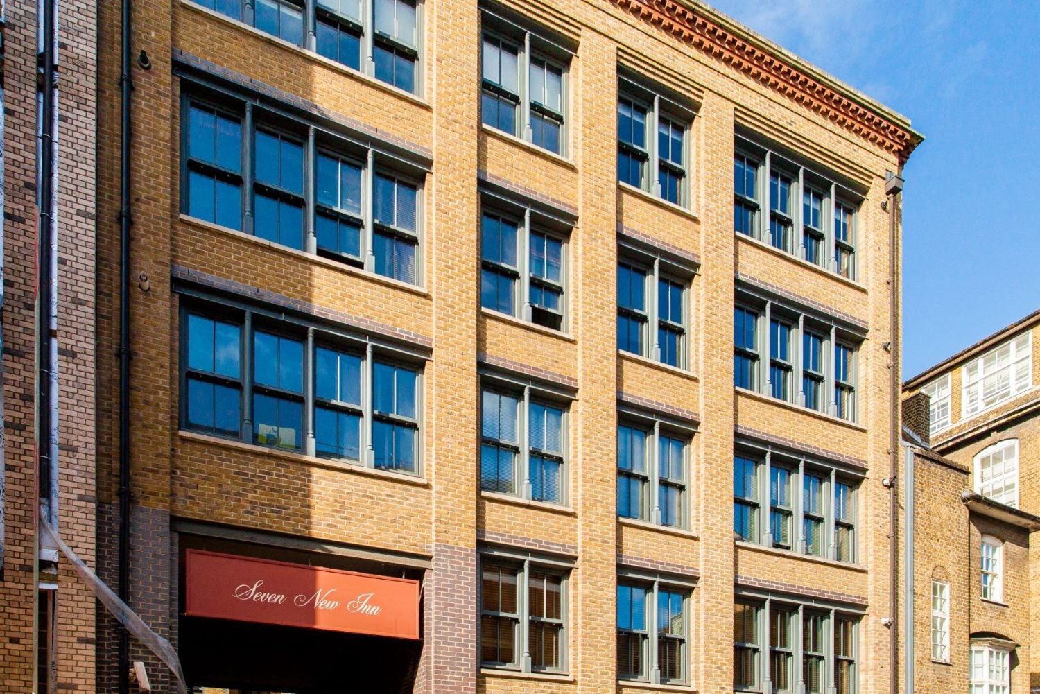 Flat New Inn Broadway in Greater London