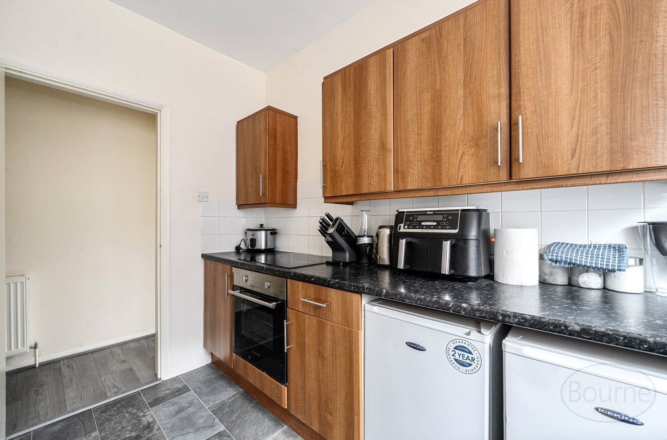 Flat Shawfield Road in Guildford