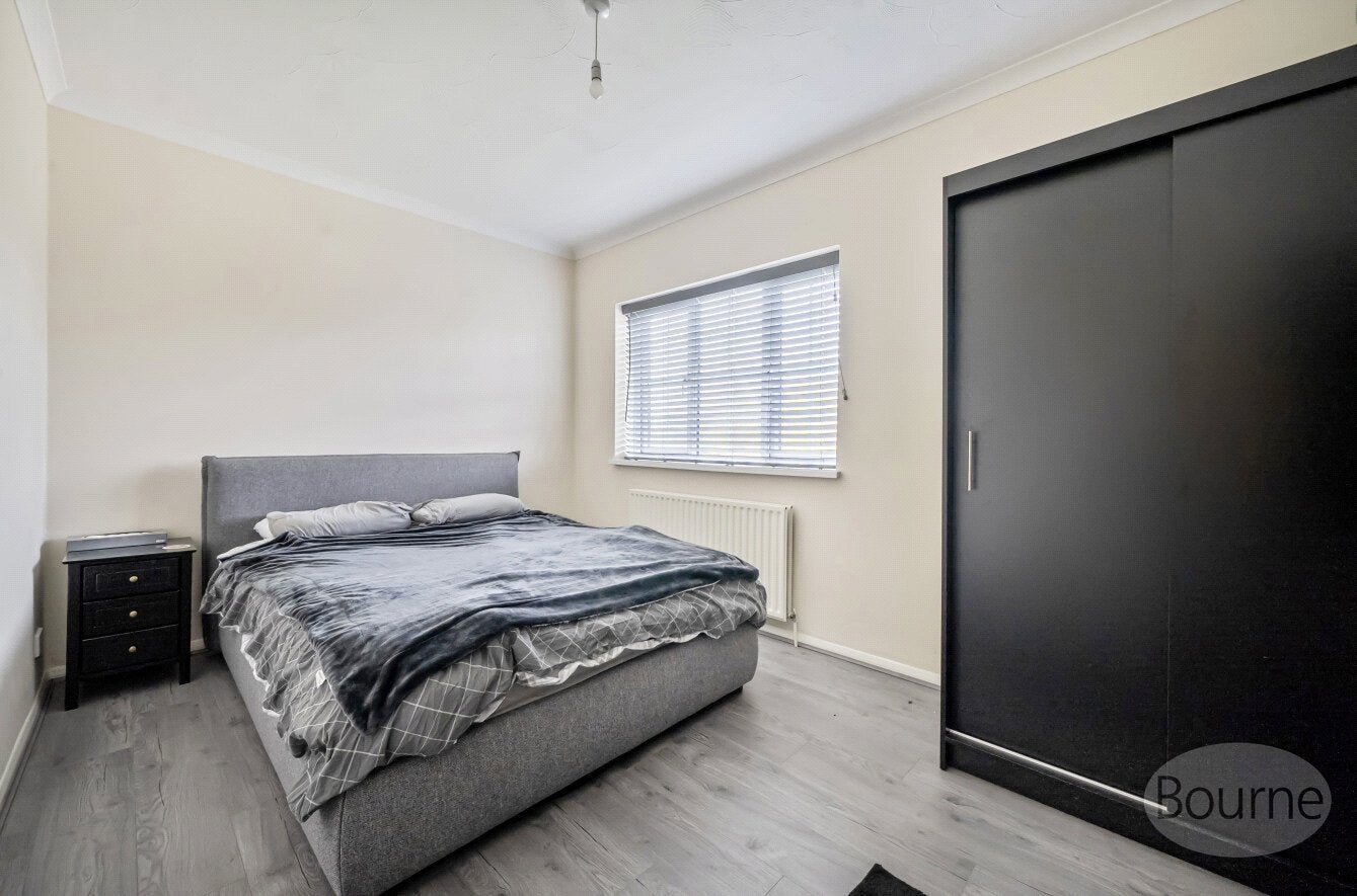 Flat Shawfield Road in Guildford