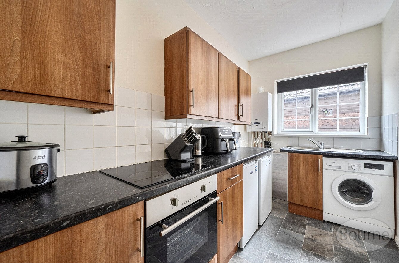 Flat Shawfield Road in Guildford