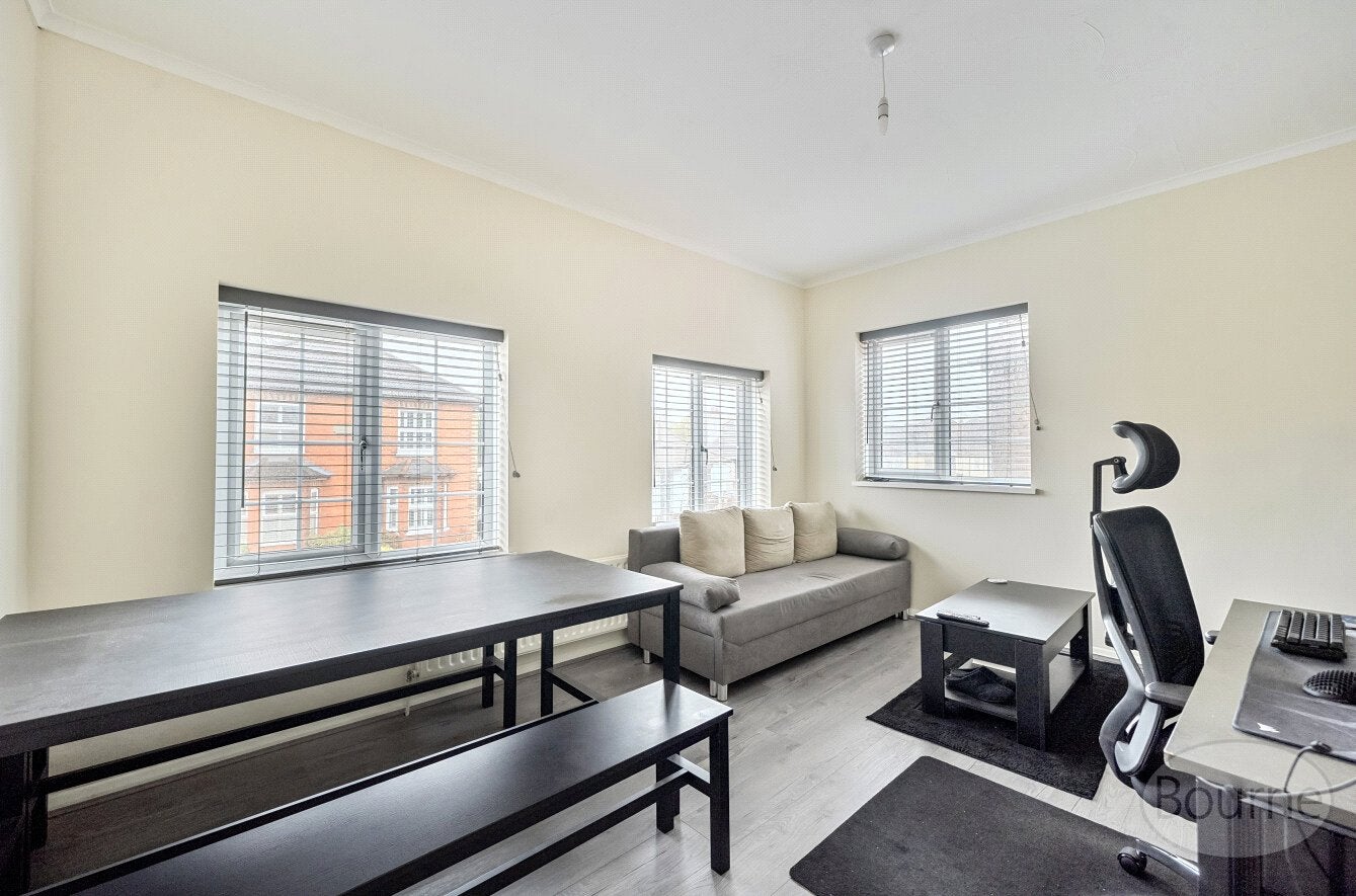 Flat Shawfield Road in Guildford