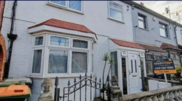 House Kempton Road in Greater London