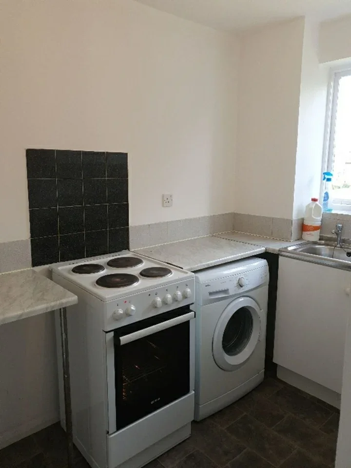 Flat Chaffinch Close in Greater London