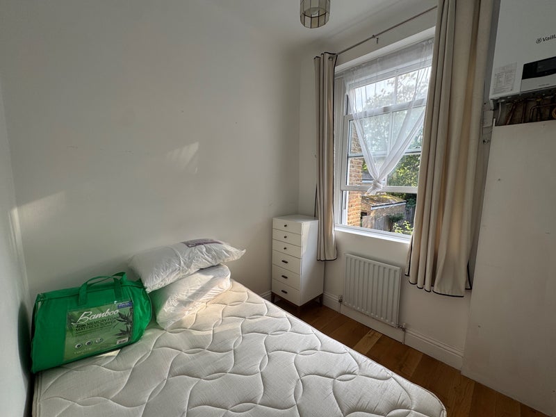 Room Coningham Road in Greater London