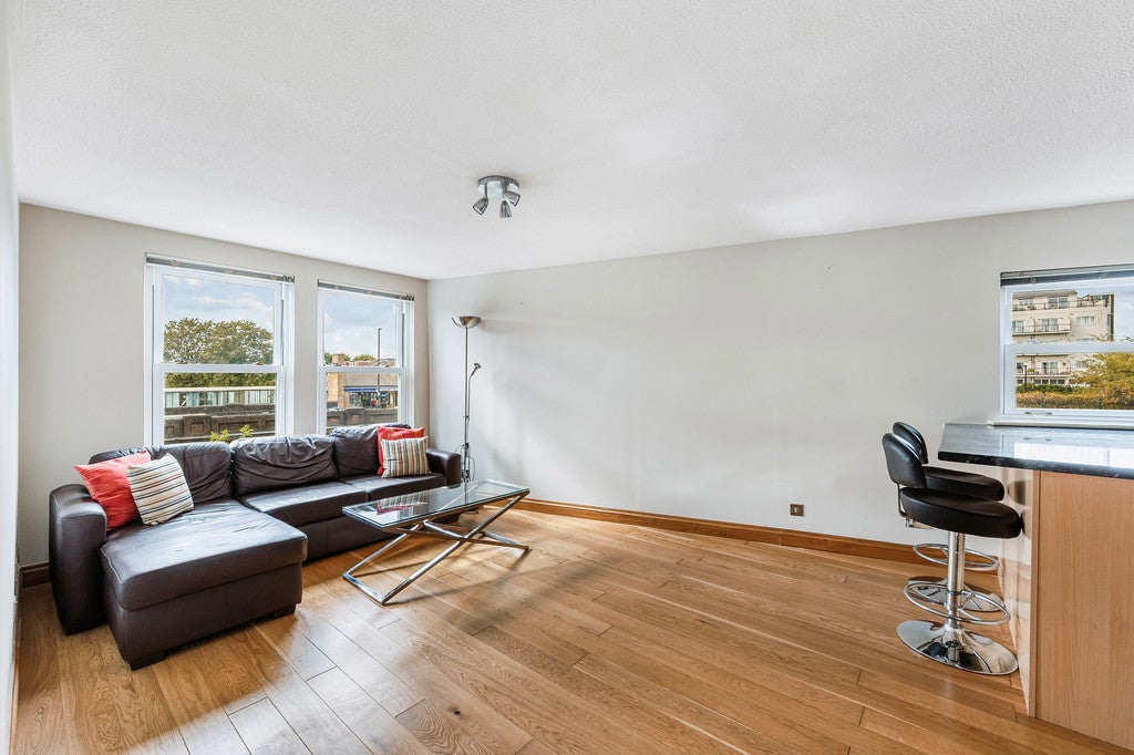 Flat Creighton Road in Greater London