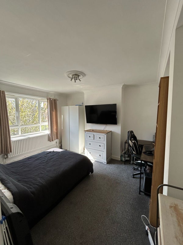 Room Salterton Road in Greater London