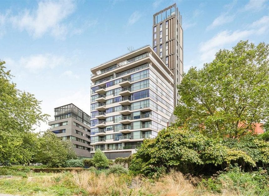 Flat Potters Fields in Greater London