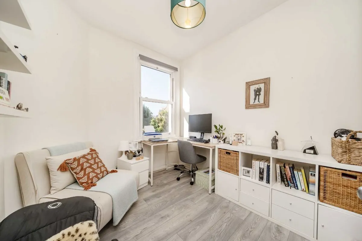 Flat Tranmere Road in Greater London