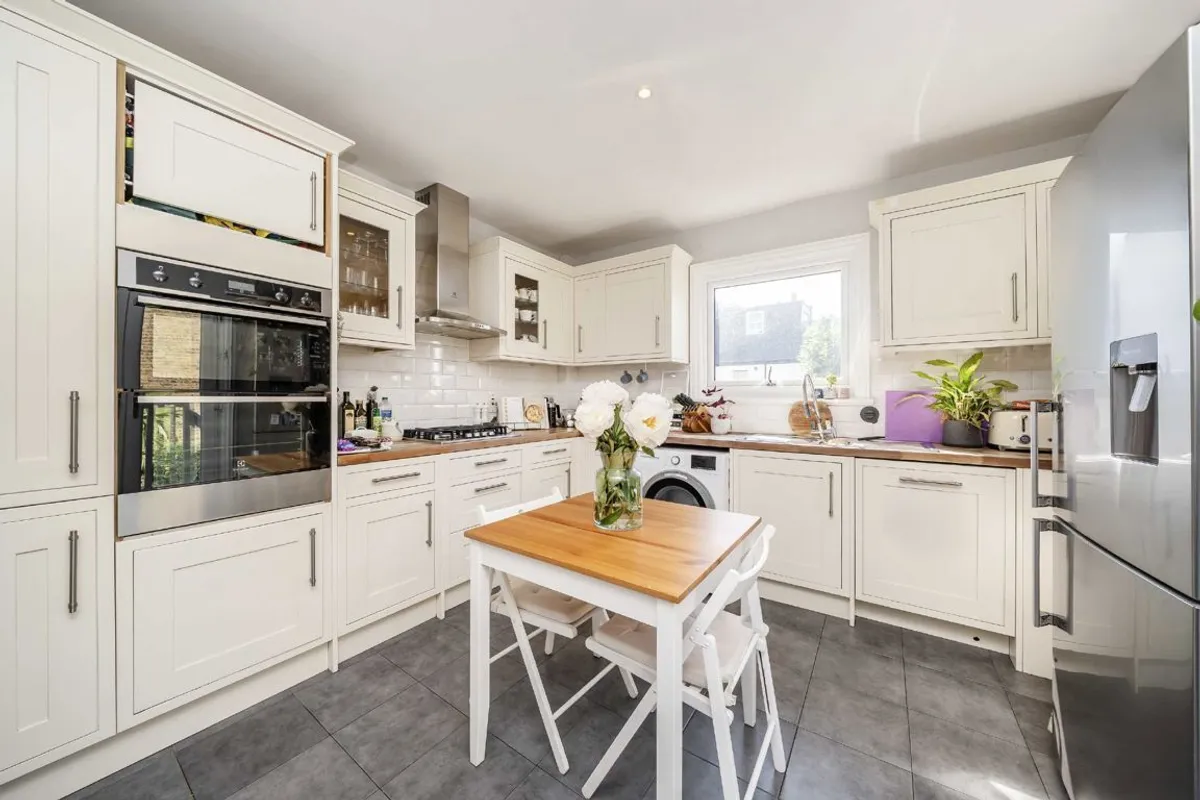 Flat Tranmere Road in Greater London