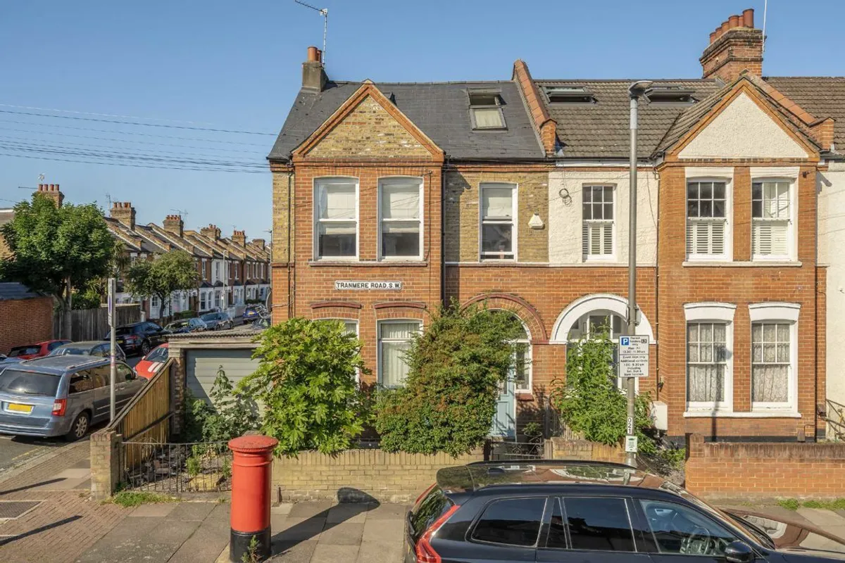 Flat Tranmere Road in Greater London