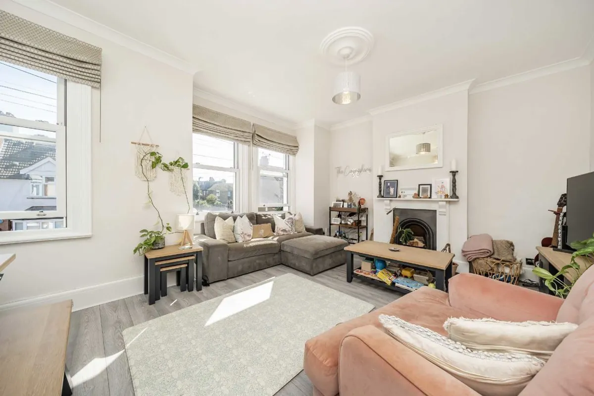 Flat Tranmere Road in Greater London