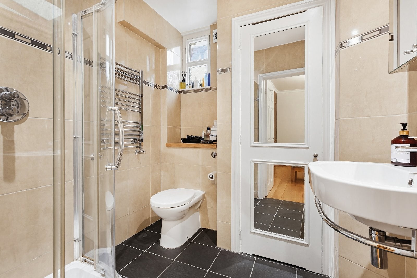 Flat Donne Place in Greater London