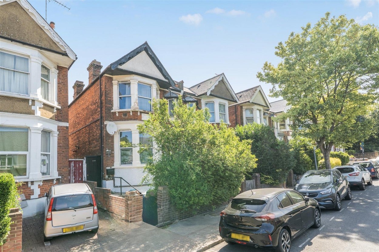 House Harlesden Road in Greater London