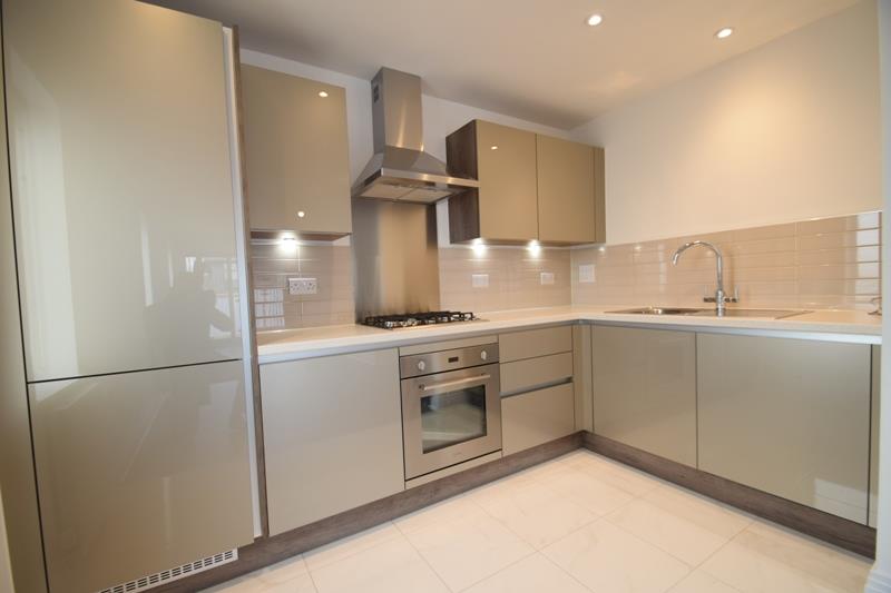 Flat Pinner Road in Greater London