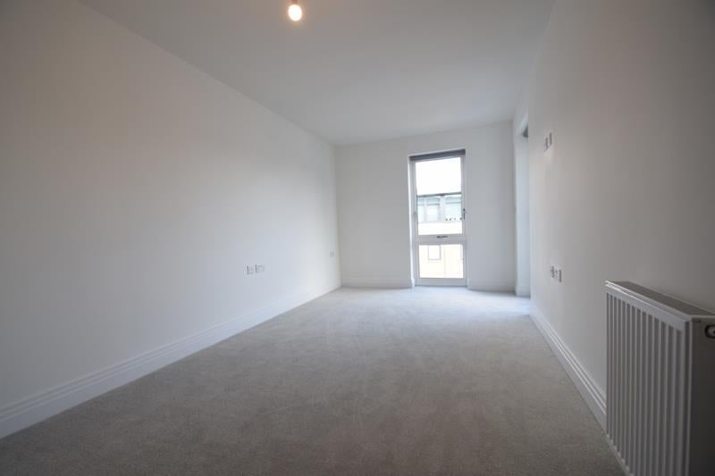 Flat Pinner Road in Greater London