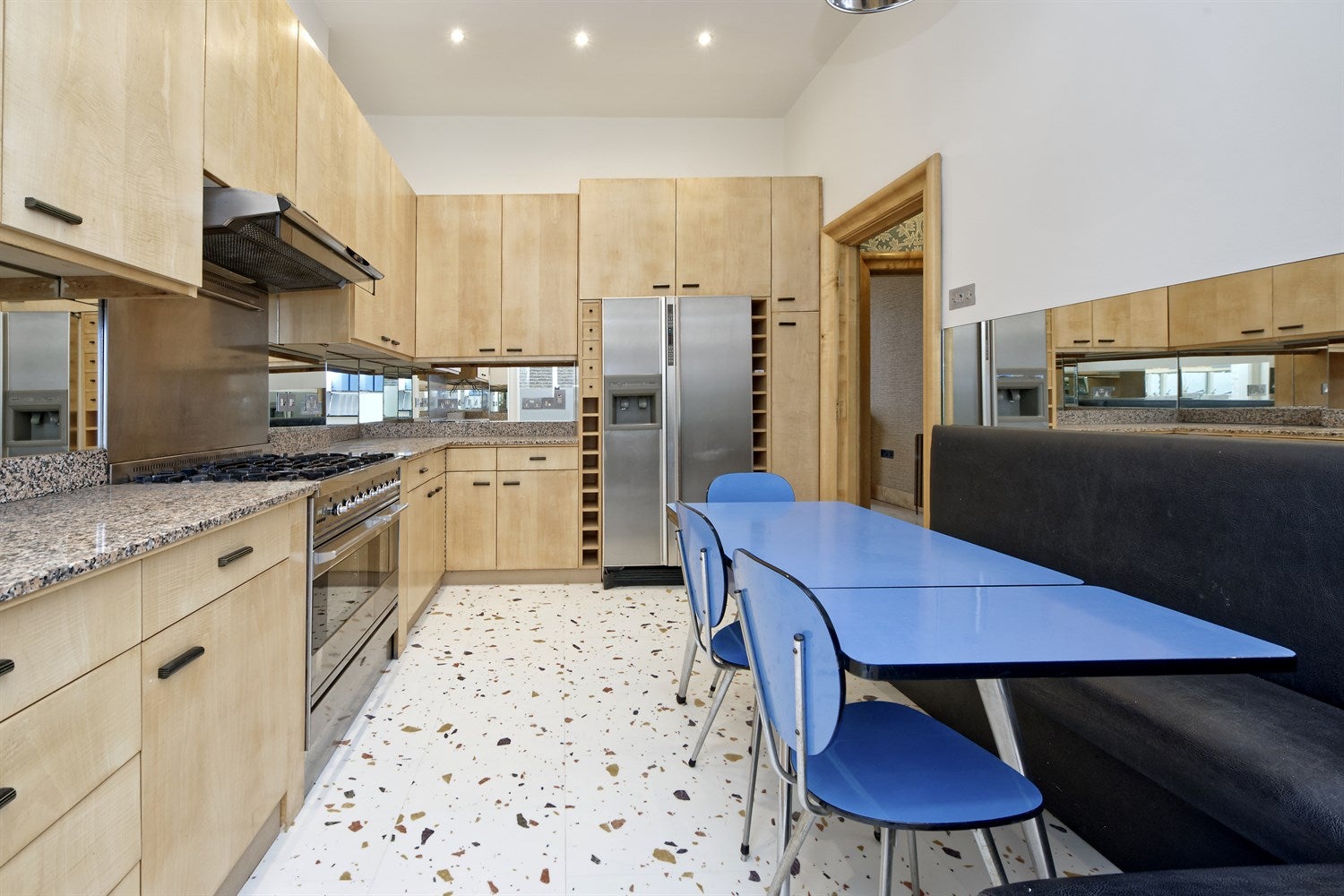 Flat Kensington Park Road in Greater London
