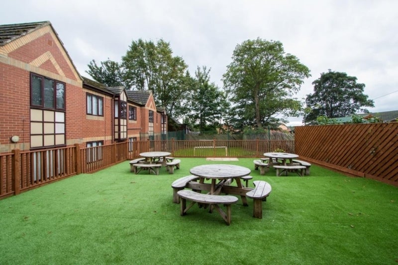 Flat Victoria Court Mews in Leeds