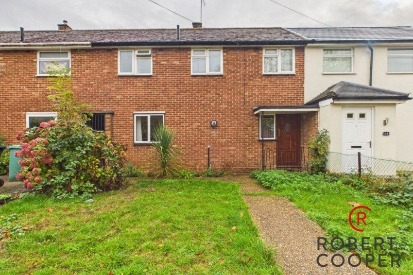 Flat Dabbs Hill Lane in Greater London