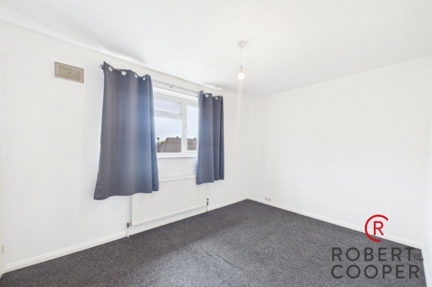 Flat Dabbs Hill Lane in Greater London