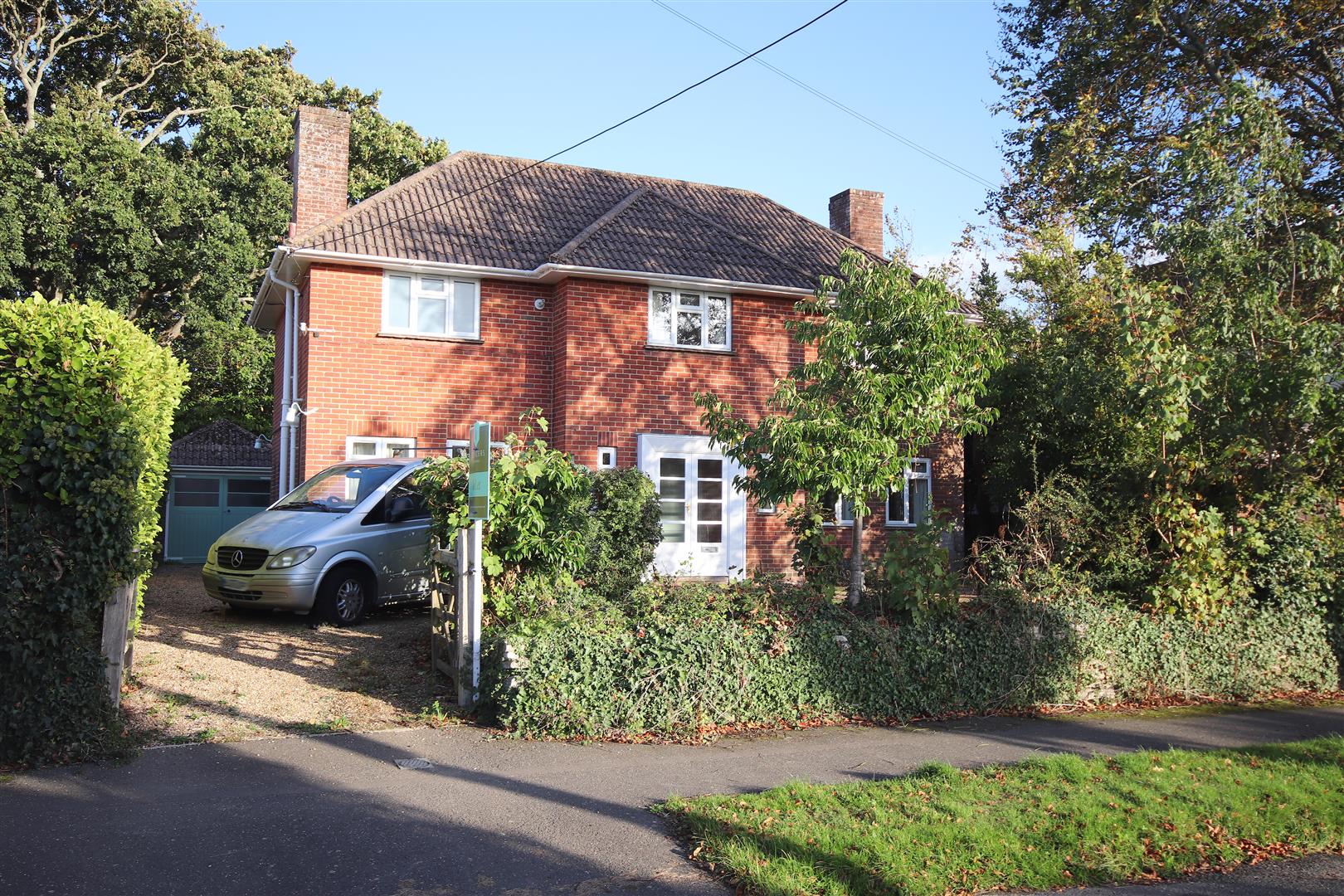 House Chestnut Avenue in New Forest