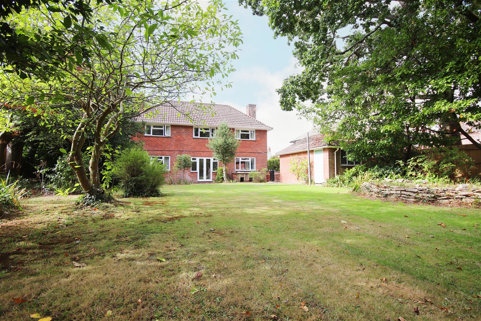 House Chestnut Avenue in New Forest