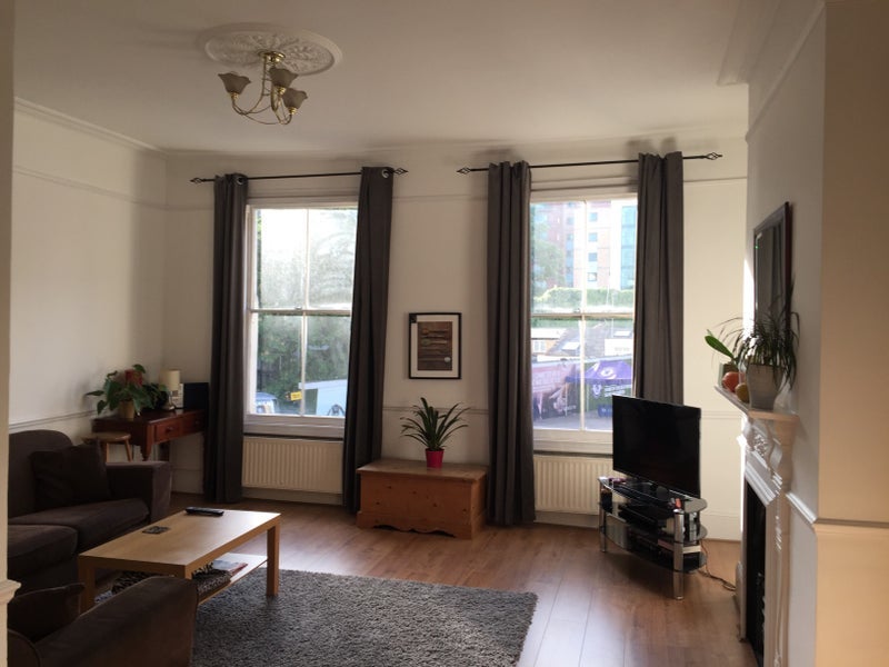 Room Fulham Road in Greater London