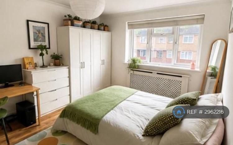 House Avis Square in Greater London