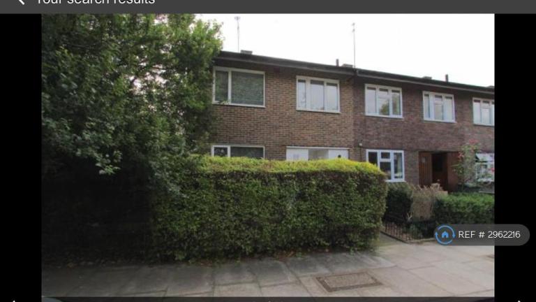 House Avis Square in Greater London