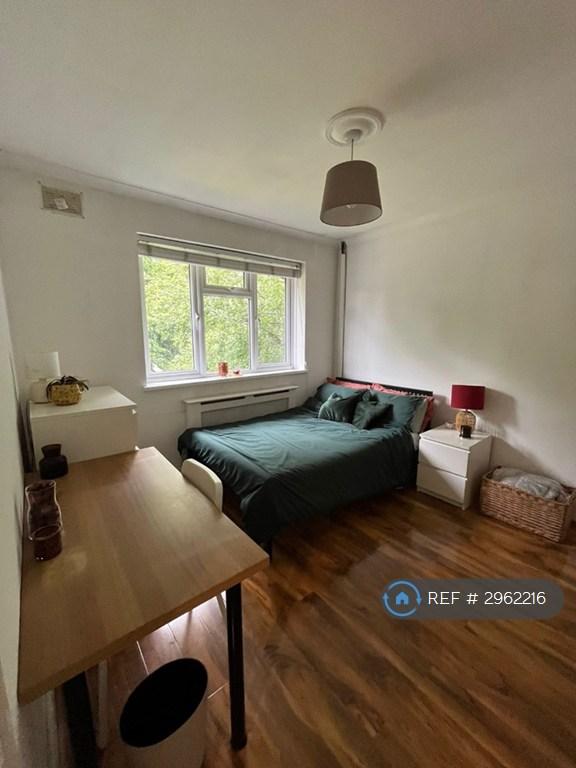 House Avis Square in Greater London