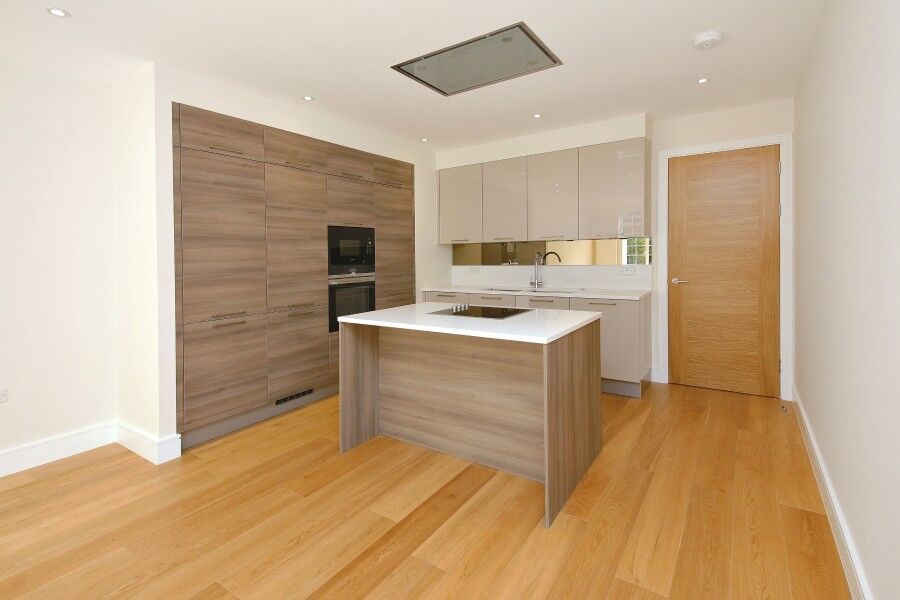 Flat Beechcroft Avenue in Greater London