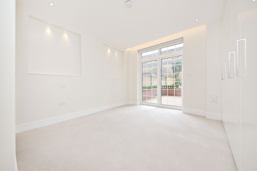 Flat Beechcroft Avenue in Greater London