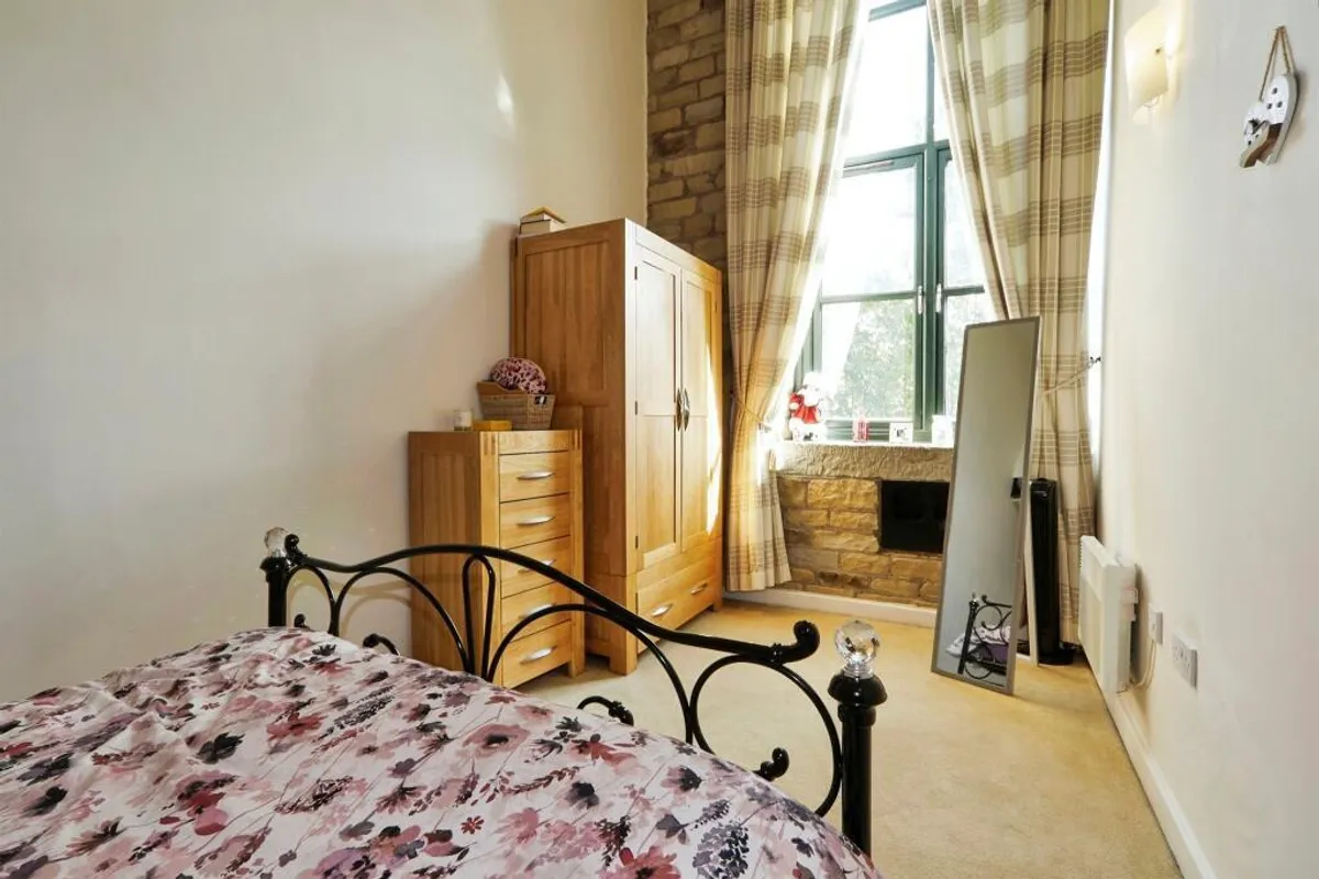 Flat Waterfront Mews in Bradford