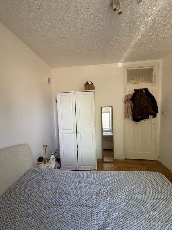 Room Fairfield Drive in Greater London