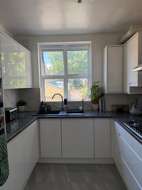 Room Fairfield Drive in Greater London