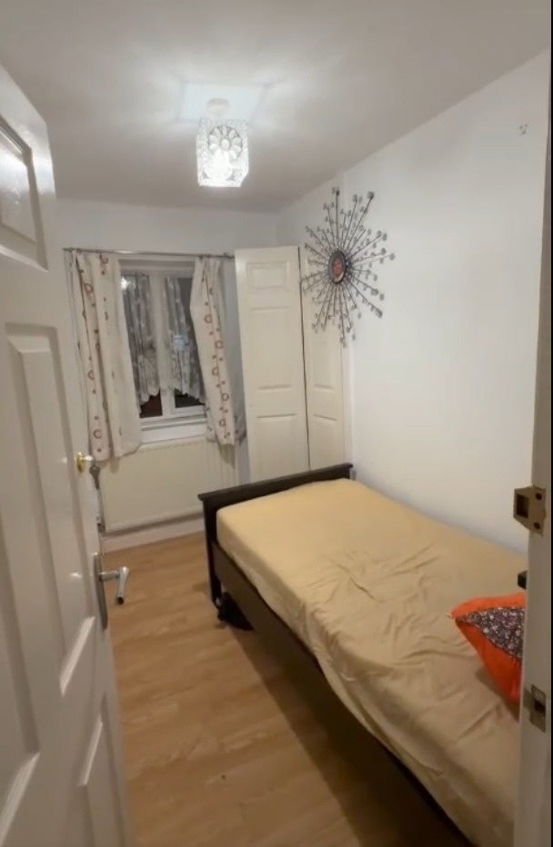 Room Manor Road in Greater London