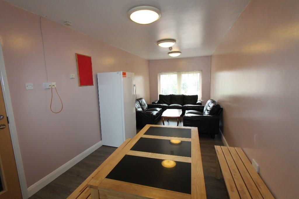 Room Ranelagh Terrace in Royal Leamington Spa