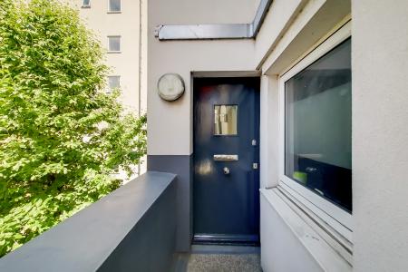 Flat Merchant Street in Greater London