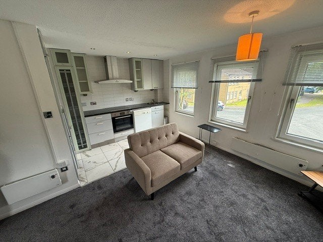 Flat Shadwell Lane in Leeds