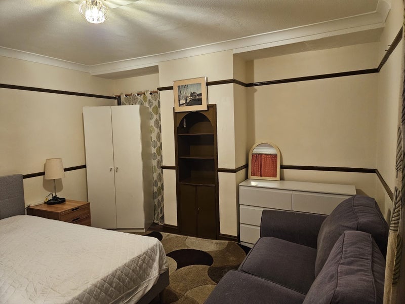 Room Oakleigh Way in Greater London