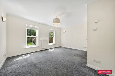 House Pennington Drive in Greater London