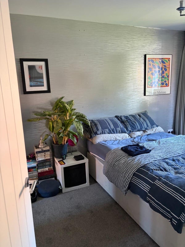 Room Sandringham Drive in Leeds