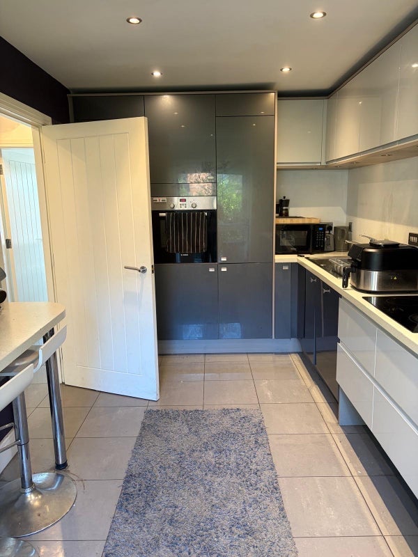 Room Sandringham Drive in Leeds