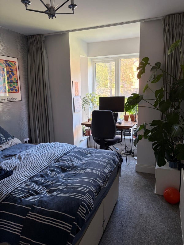 Room Sandringham Drive in Leeds