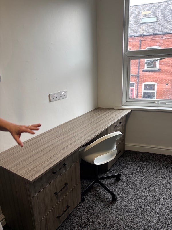 Room Welton Grove in Leeds