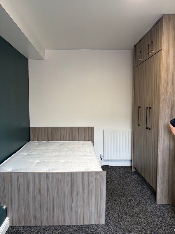 Room Welton Grove in Leeds